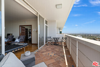 Building Photo - 8787 Shoreham Dr