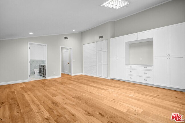 Building Photo - 2855 Dunleer Pl