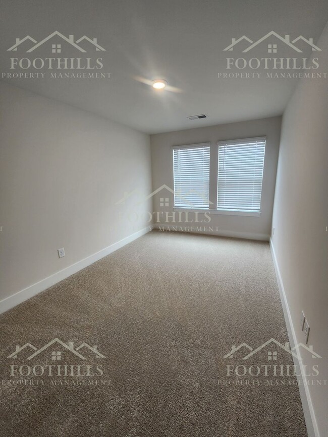 Building Photo - 253 Silo Rdg Dr