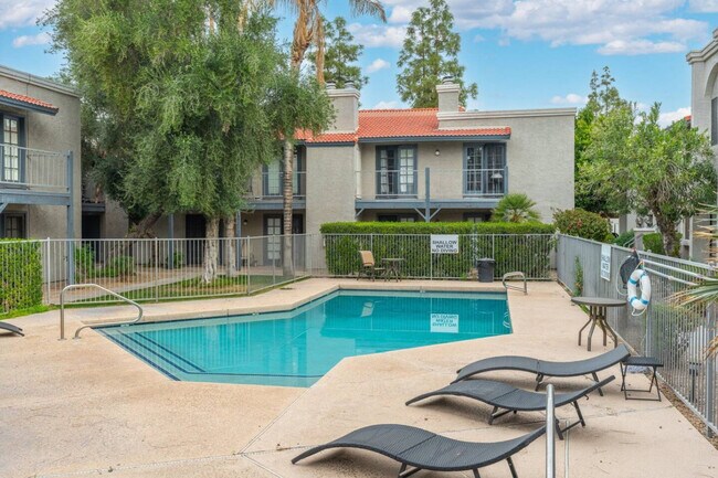 Building Photo - 15402 N 28th St