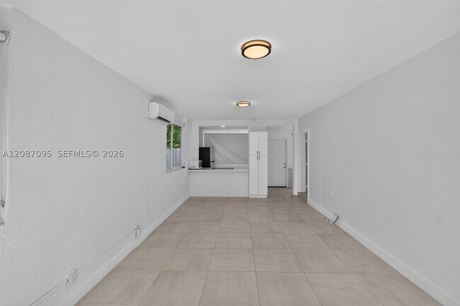 Building Photo - 1055 SW 12th St