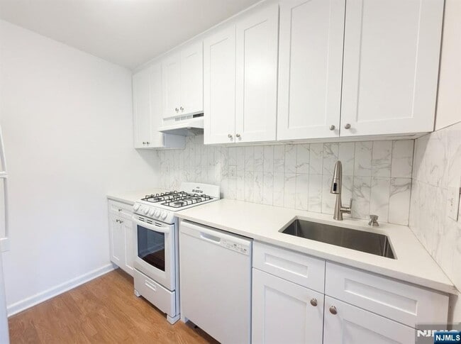 Building Photo - 2180 Center St