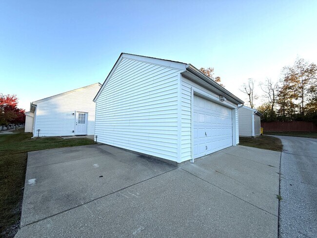 Building Photo - 3 Bedroom Home in the Village Wildwood Sub...