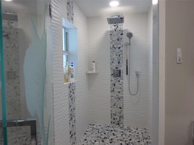 Building Photo - 8 Briny Ave