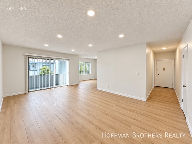 Building Photo - 6039 Whitsett Ave