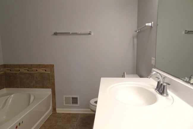 Building Photo - 2203 S Crambourne Way