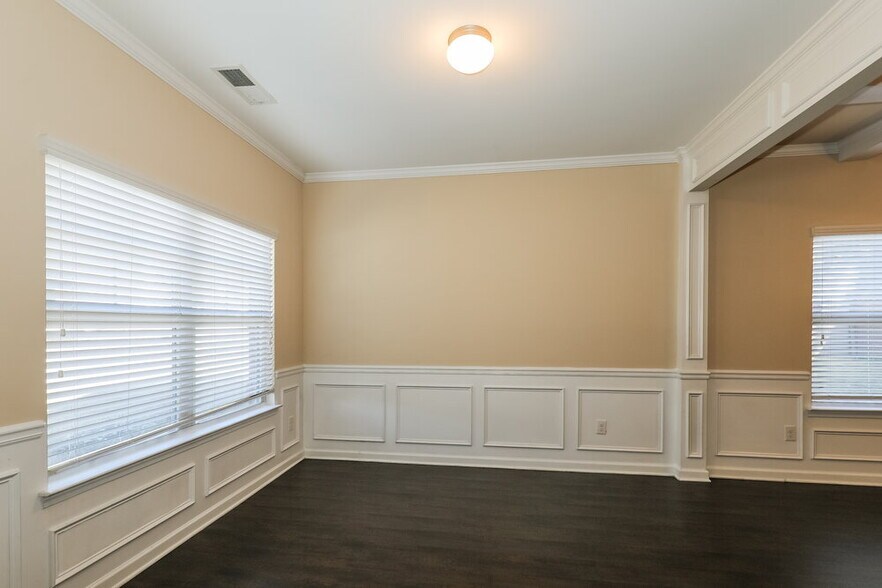 Building Photo - 705 Yukon Way