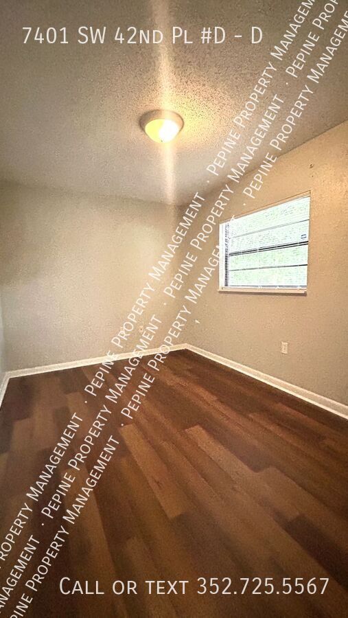 Building Photo - 7401 SW 42nd Pl