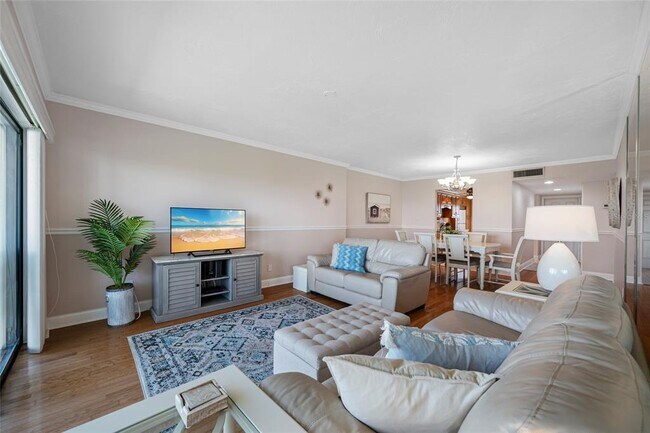 Building Photo - 3400 Cove Cay Dr