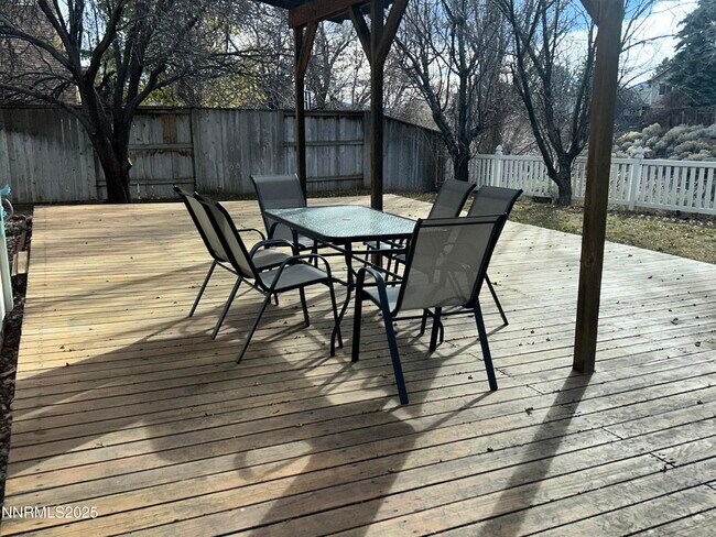 Building Photo - 1809 Lakeland Hills Dr