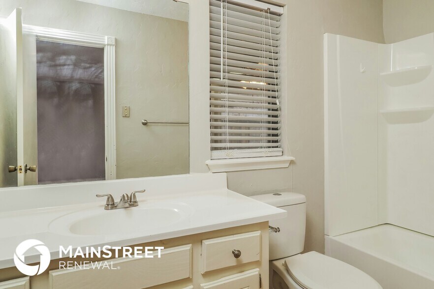 Building Photo - 11332 N Markwell Ave