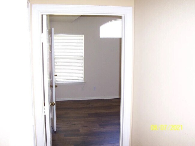 Building Photo - 7900 Brookmount St