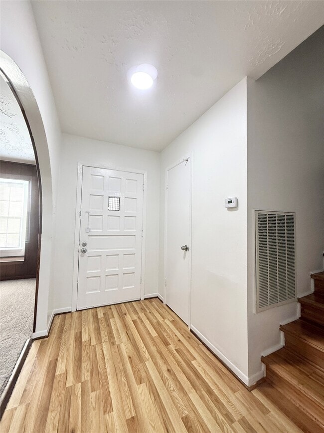 Building Photo - 10423 Kirkshire Dr