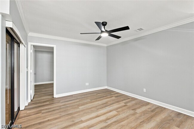Building Photo - 646 SE 12th Ct