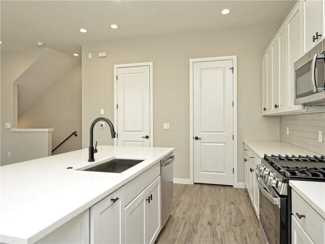 Building Photo - 3809 Valley View Rd