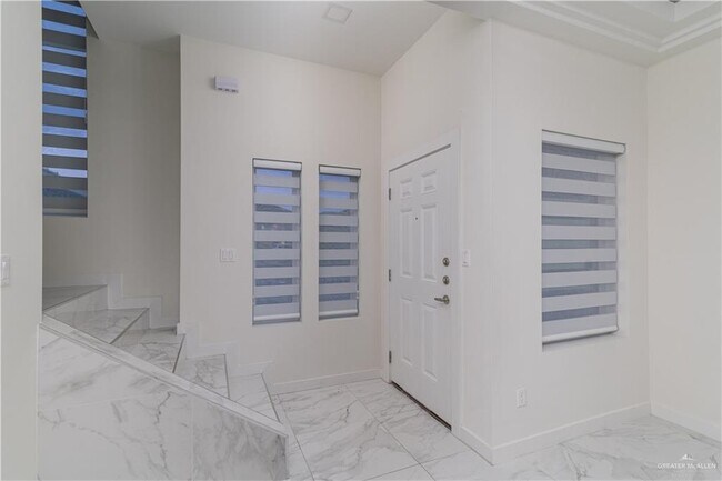 Building Photo - 10 W Kiwi Ave