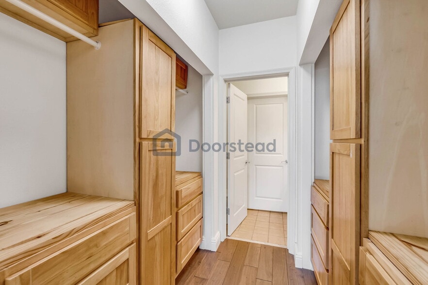 Building Photo - 1561 Brunswig Ln