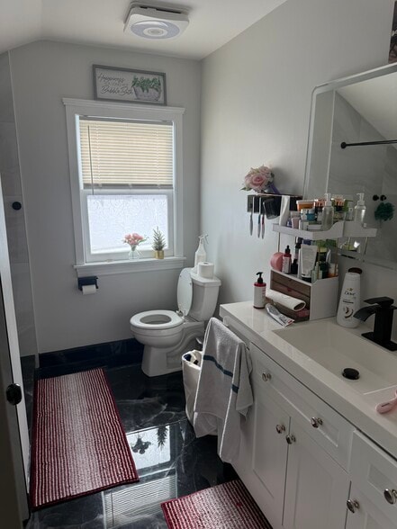 Building Photo - 1000 Harvard St