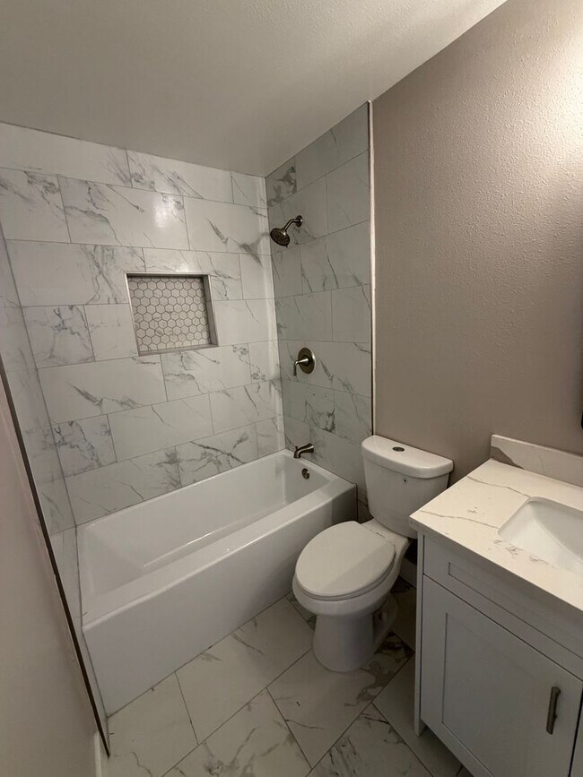 Building Photo - 2610 Phipps Ave