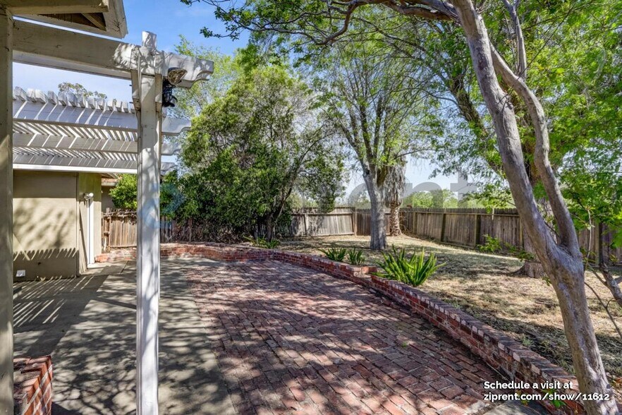 Building Photo - 4195 Brookside Dr