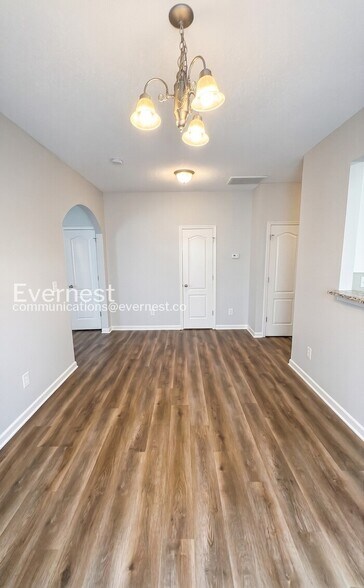 Building Photo - 8631 Thomas Ln