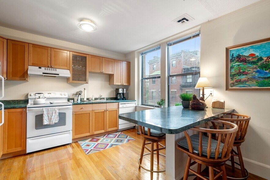 Building Photo - 347 Marlborough St