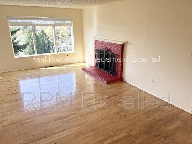 Building Photo - 5631 16th Ave SW