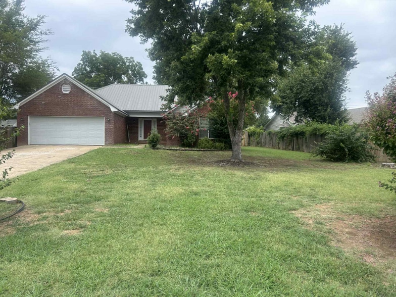 Building Photo - 4002 Sandstone Dr