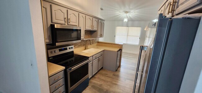 Building Photo - 301 SW Whitmore Dr