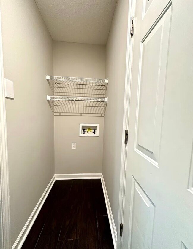 Building Photo - 1641 Cedar Springs Cir