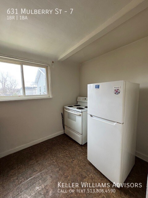 Building Photo - 631 Mulberry St