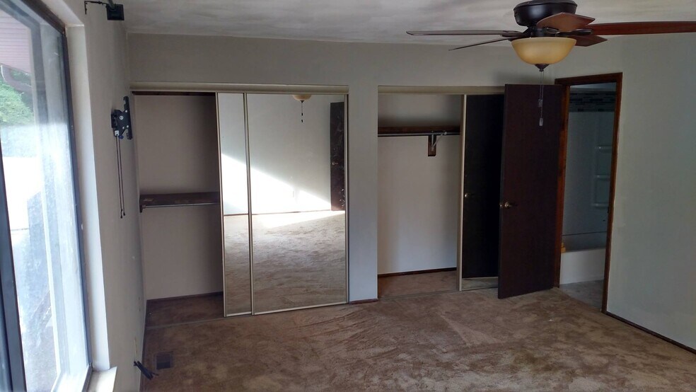 Building Photo - 833 Nowland Ct