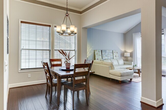 Building Photo - Beautiful home in the Woodlands