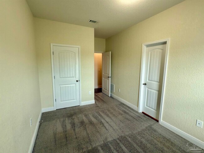 Building Photo - 5065 Peach Dr