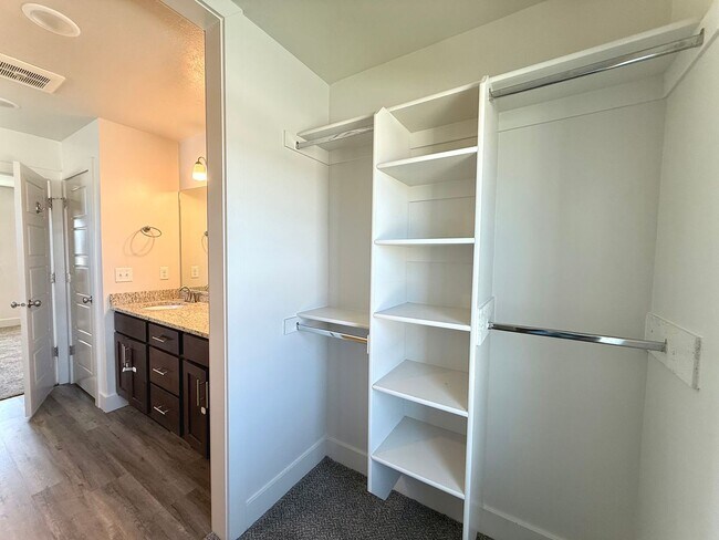 Building Photo - 4 bedroom 2.5 bath Plain City House