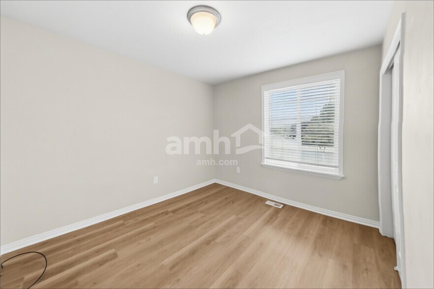 Building Photo - 5763 W Sunbright Ln