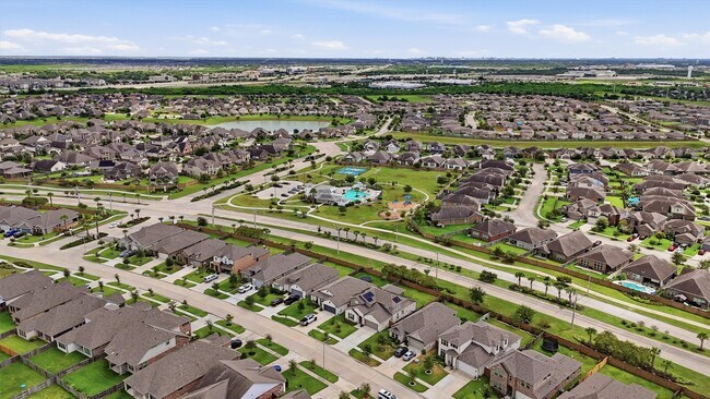 Building Photo - 2526 Bayrose Dr