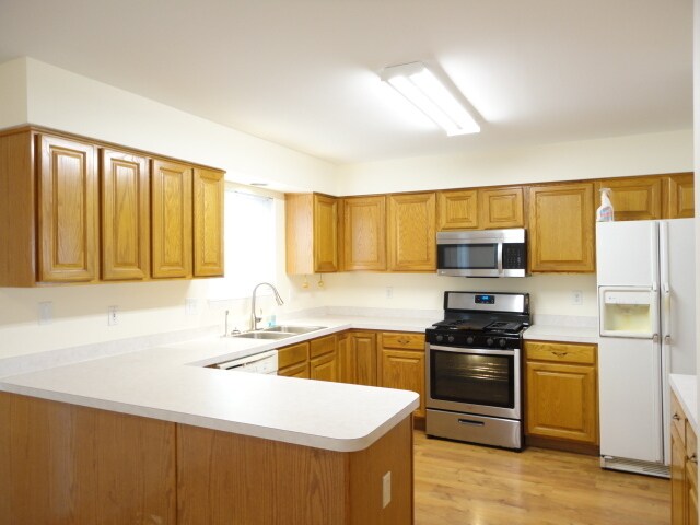 Building Photo - 14029 S Lakeridge Dr