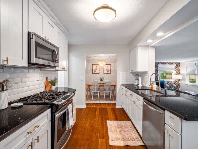 Building Photo - 386 Walworth Ave