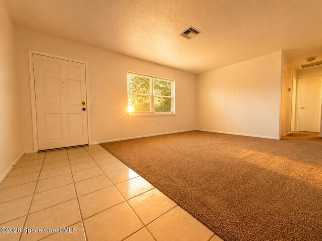 Building Photo - 105 Primrose Ln