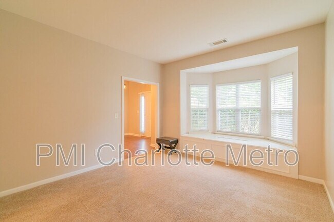 Building Photo - 2068 White Cedar Ln