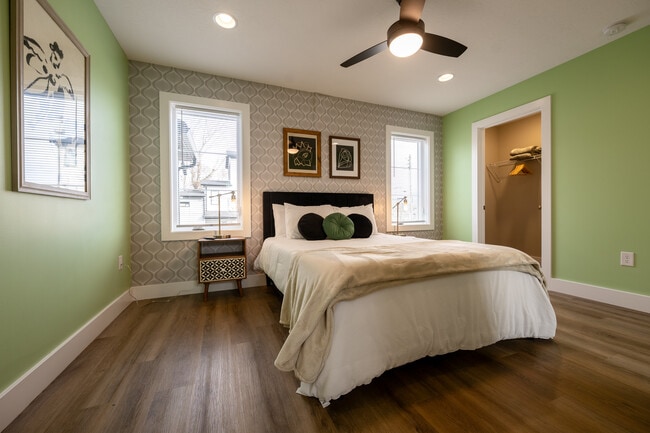 Building Photo - 601 E Miller Dr