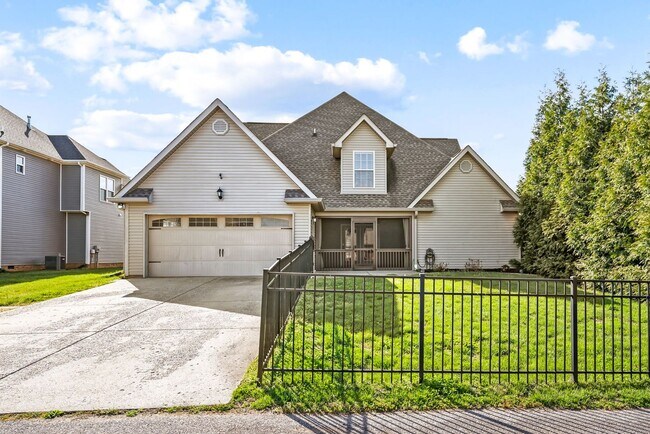 Building Photo - Pet Friendly Three Bedroom with Bonus!