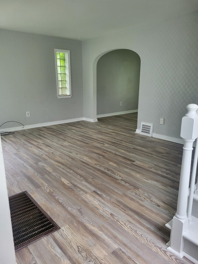 Building Photo - 2436 Laketon Rd