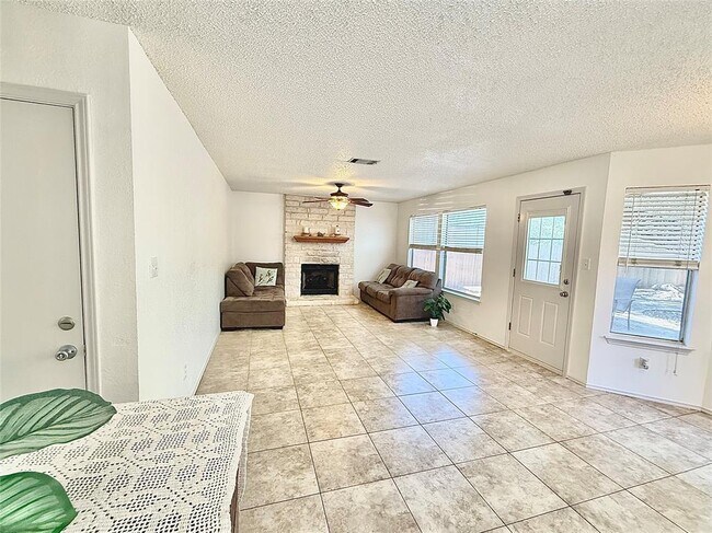 Building Photo - 1407 Deer Ledge Trail