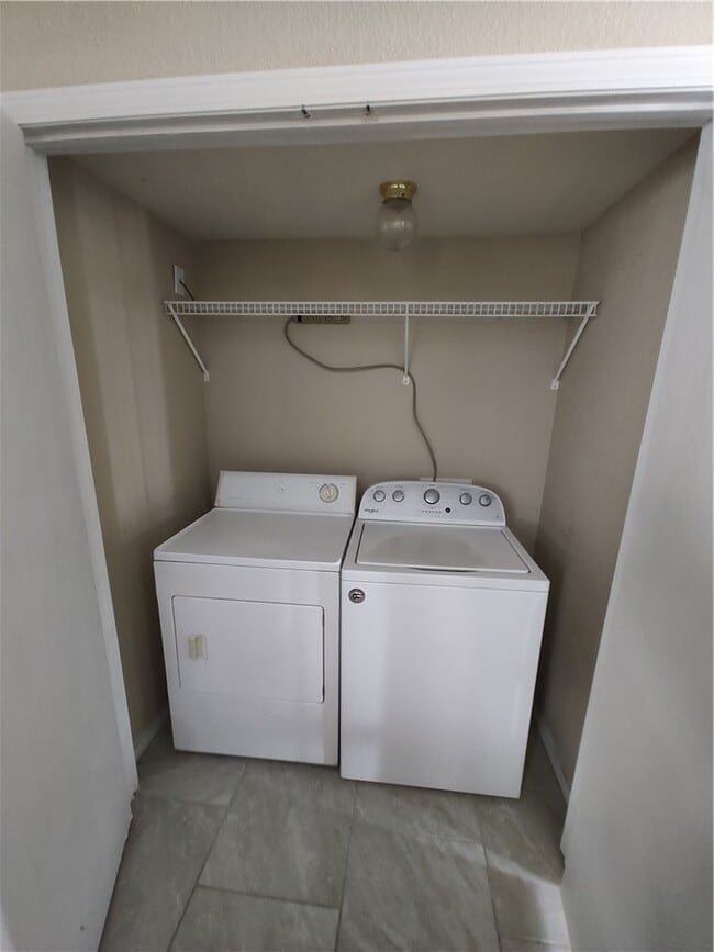 Building Photo - 9 W Rainsong St