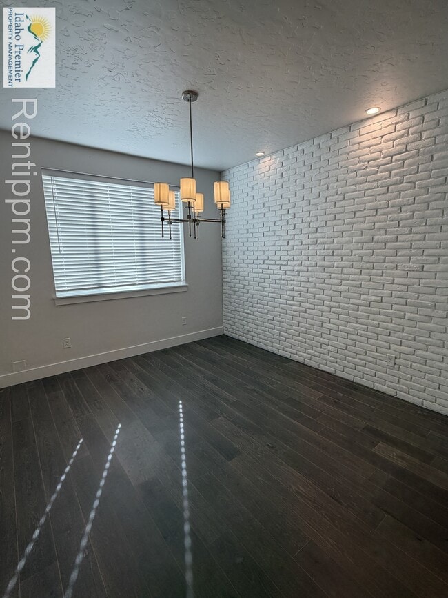 Building Photo - 3010 S Honeycomb Way
