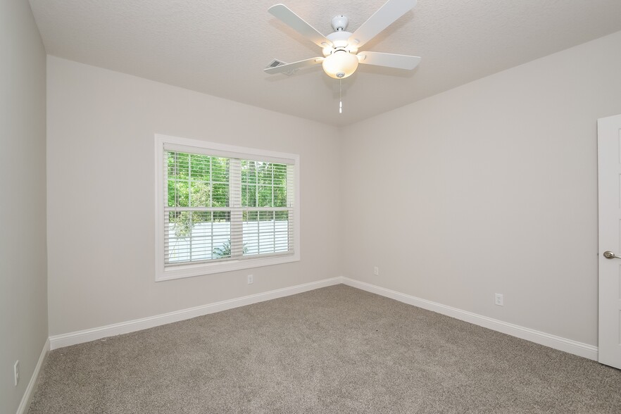 Building Photo - 998 Walker Point Way