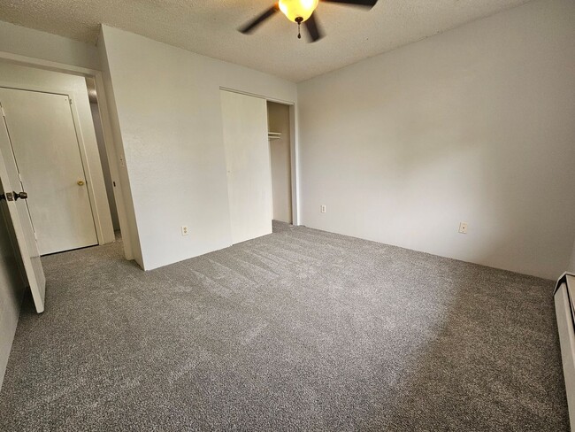 Building Photo - Serene 2 Bedroom 1 1/2 Bath Aurora Townhom...