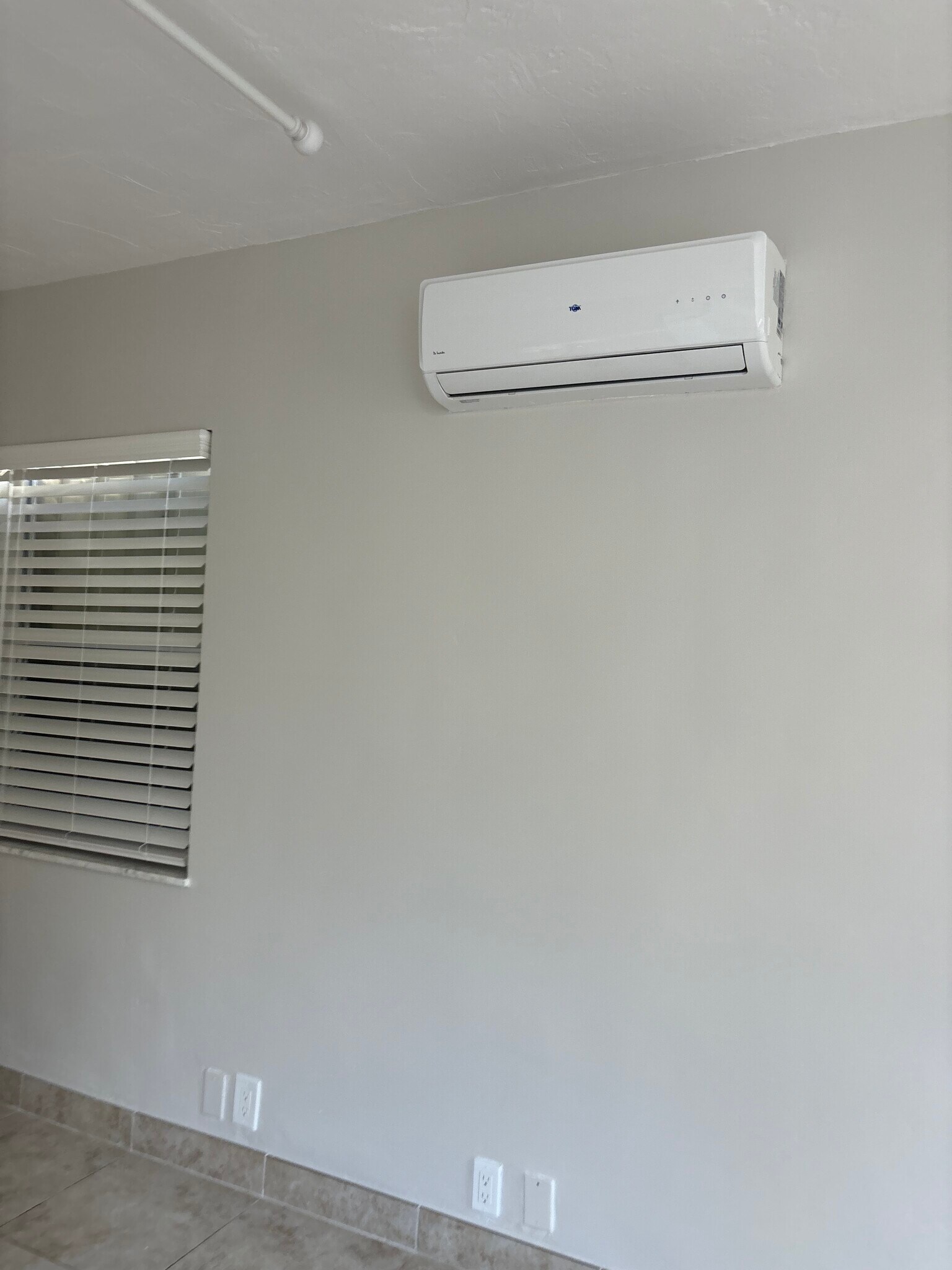 Building Photo - 1017 N 16th Ct